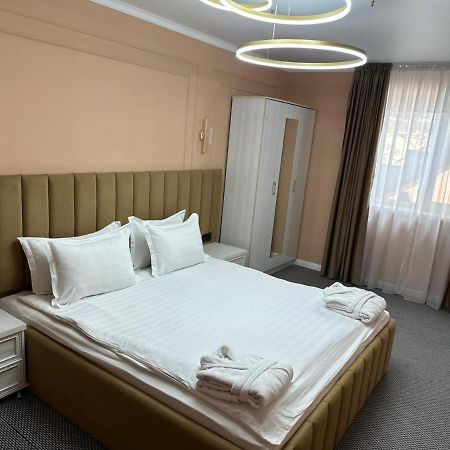 Voyazh Hotell Taraz Eksteriør bilde