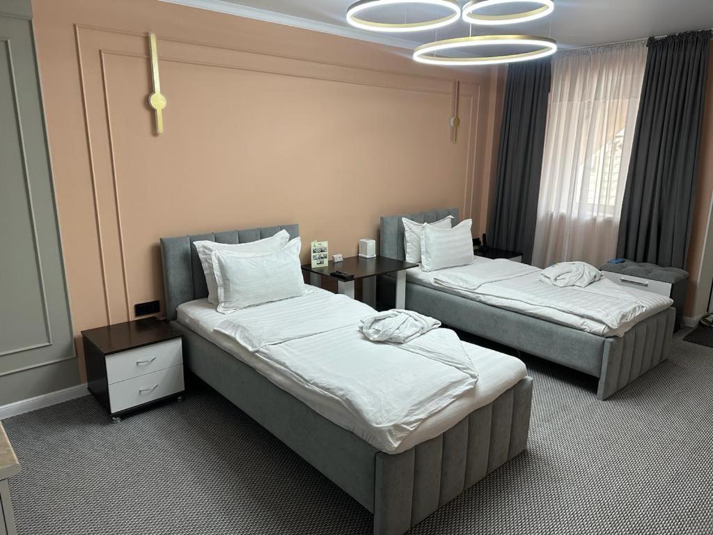 Voyazh Hotell Taraz Eksteriør bilde