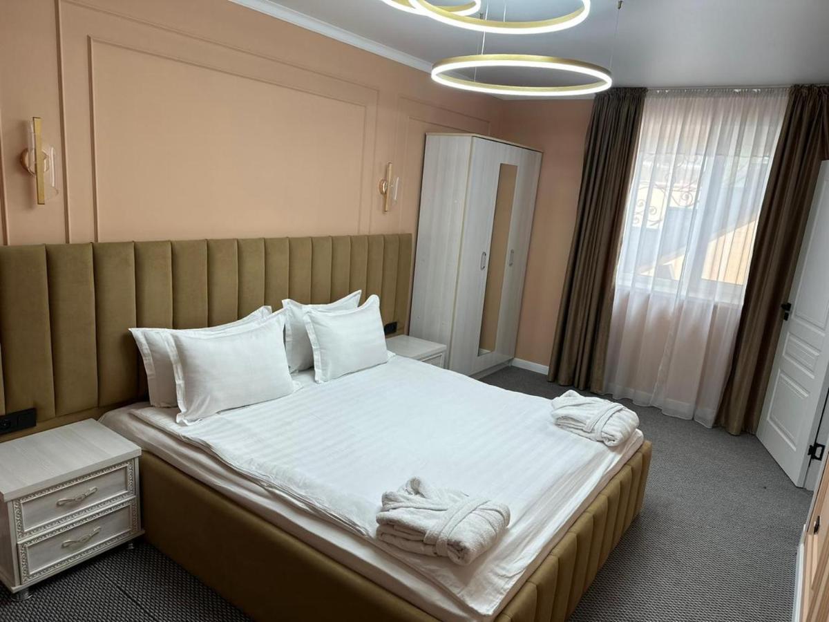 Voyazh Hotell Taraz Eksteriør bilde